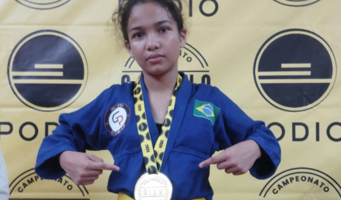 Ajuda para kamilly veneno lutar sul-americano.