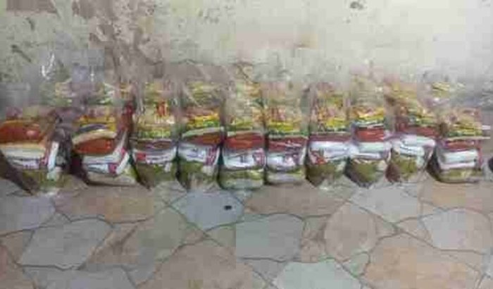 Ação solidária doar alimentos, a famílias carentes 