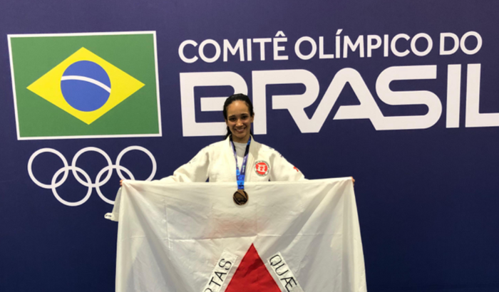 Ajude uma atleta a competir o circuito na Alemanha