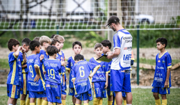 Ajude o Gabriel a conseguir sua Licença C da CBF!