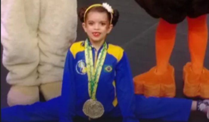 Apoie o esporte : presente de aniversário para uma mini atleta