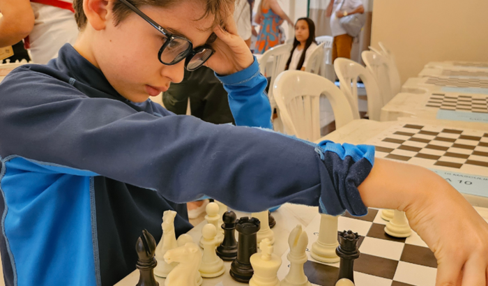 Ajude o Téo a competir no Nacional de xadrez