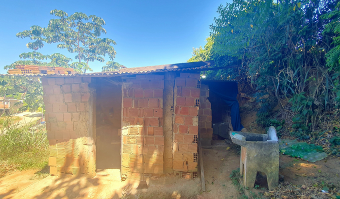 Vaquinha para eu construir uma casa com banheiro dentro