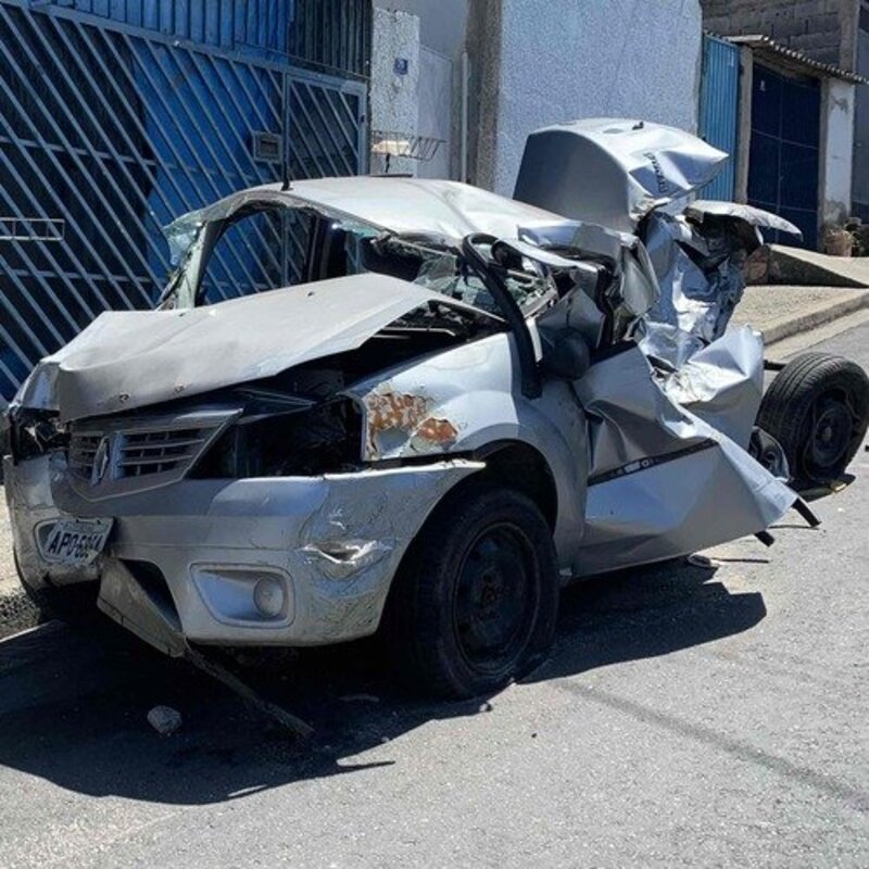 trabalho de Uber e bati o carro esses tempos