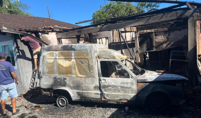 AJUDE SERGIO ASSADOS