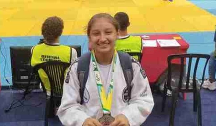 Ajuda uma atleta a representar o RJ 