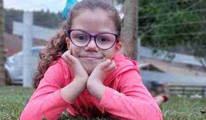 Ajude a  pequena Yasmin na luta contra o câncer 