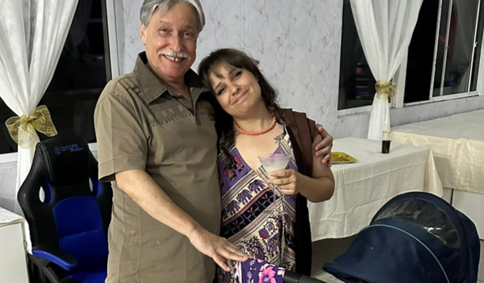 Ajude a Flavia dirigir e ganhe um brinde bonito