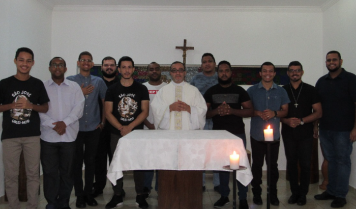 Ajude a formação de novos missionários de São José