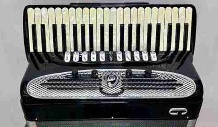 Ajude Rogério comprar uma sanfona 