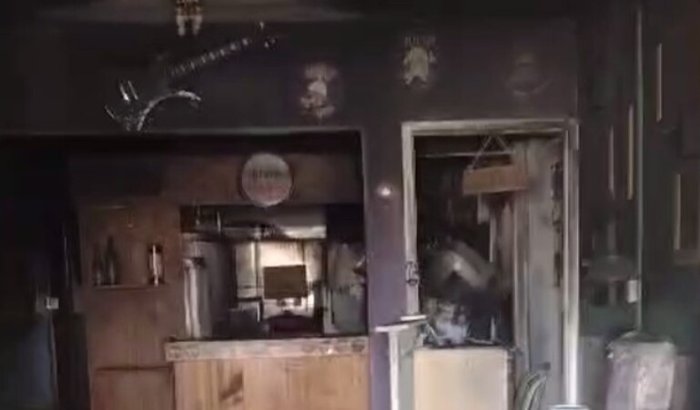 Uma Mão Amiga para Levantar o Köhler Pub