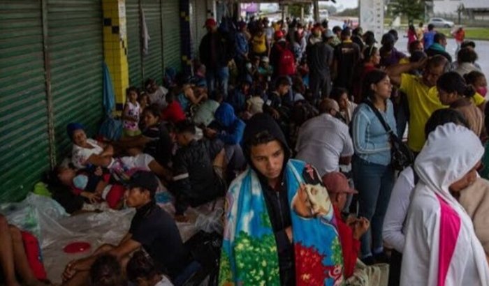 AJUDE OS IMIGRANTES. UMA MÃO AMIGA