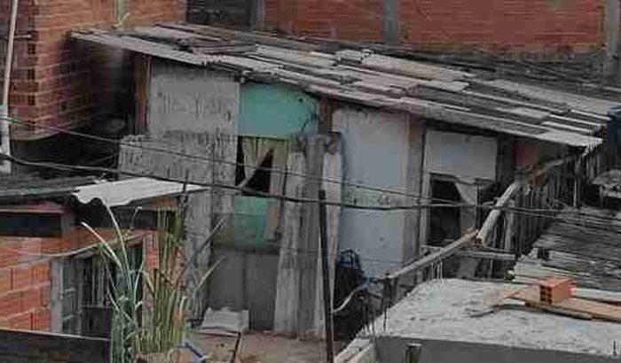 Construir 3 cômodos para uma Família Carente 