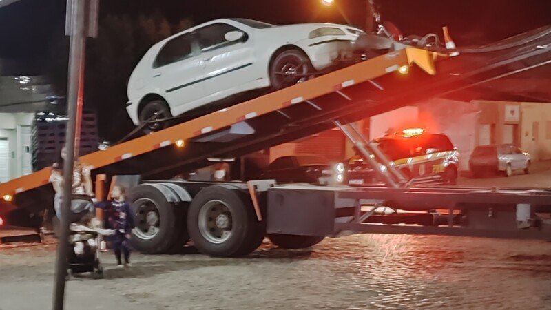 AJUDA PARA TIRAR O CARRO DE ASSIS DO PÁTIO 