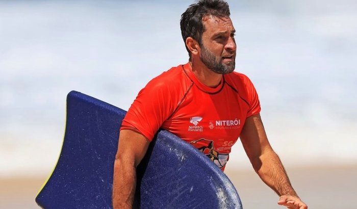 Surfar as ondas mais perigosas do mundo - Teahupoo