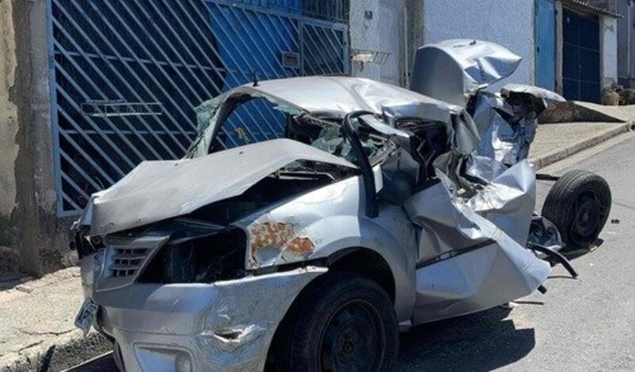 Bati o carro feio ajudar por favor 