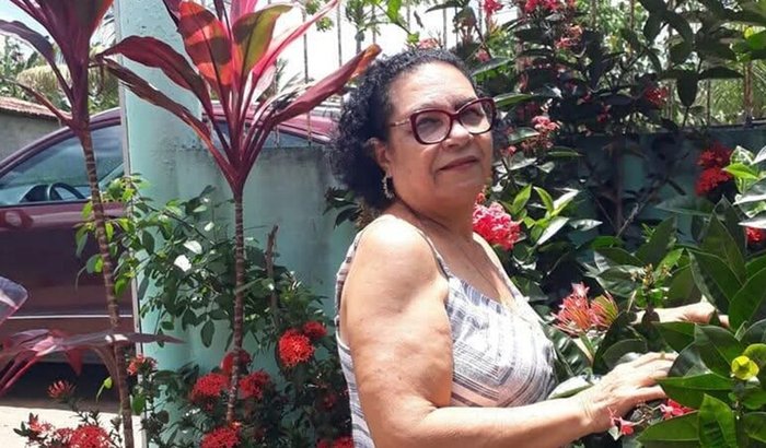 Fazer curso de terapêuta profissional para cuidar de pessoas com depressão e ansiedade.