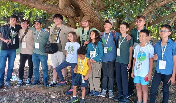 Ajude 8 Jovens Observadores de Aves a Participar do Avistar