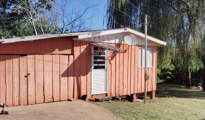 Ajuda pra conseguir compra alguns móveis e paga o aluguel.