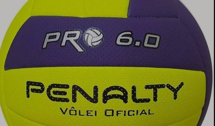 Bola do Carlão lá ele 