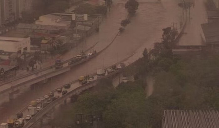 Me Ajude,A Minha Casa Foi Alagada E A Minha Cidade Também 