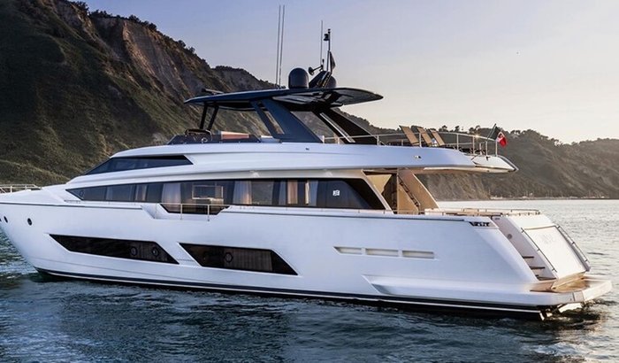 Primeiro yacht Comunitario do Mundo