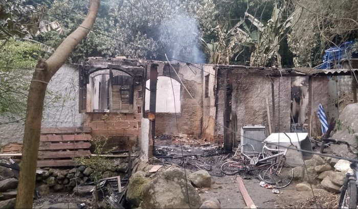 Ajude as famílias que perderam tudo no incêndio na Ilha Grande