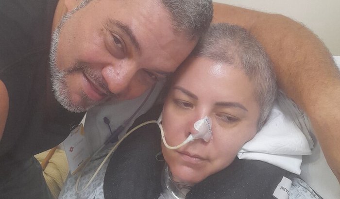 Ajuda pra uma mãe cuidar da filha com avc