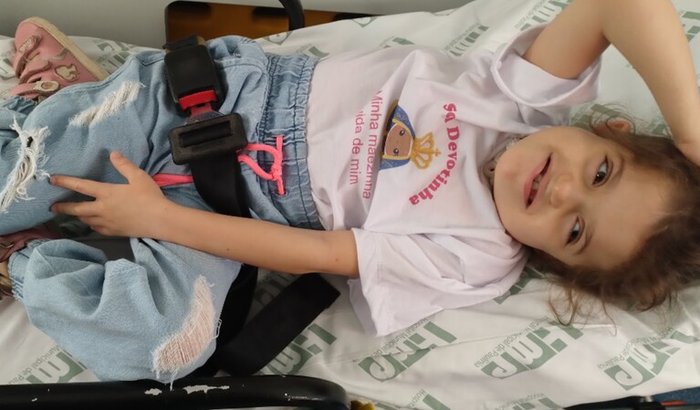 Ajuda para Tiffany conseguir tratamento