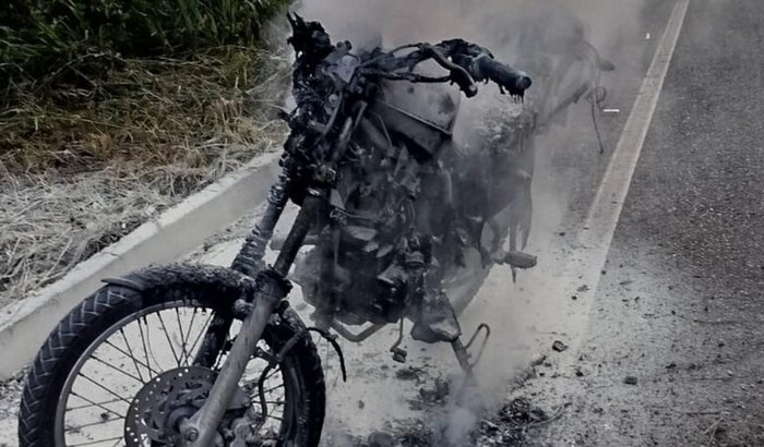 Minha única moto virou cinzas — preciso da sua força para recomeçar