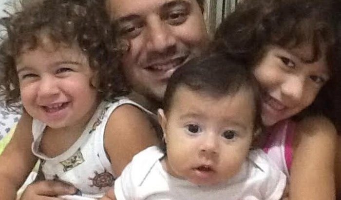 Pagar a escola e MD para as minhas, pagar os emp bancários, folha de pg, estou precisando de muita ajuda