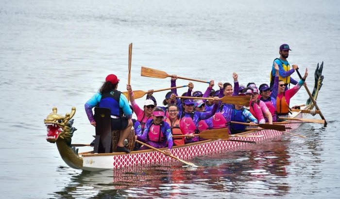 Equipe de remadoras sobreviventes do câncer de mama Tchê Rosa