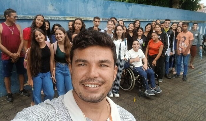 Ajuda para manter um projeto social de aulões para o ENEM para os jovens de baixa renda da minha cidade.