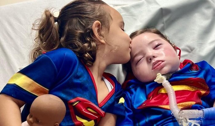 Ajude o pequeno Josué sair da UTI e voltar para casa! Com a sua doação, construiremos um espaço adaptado e cheio de amor