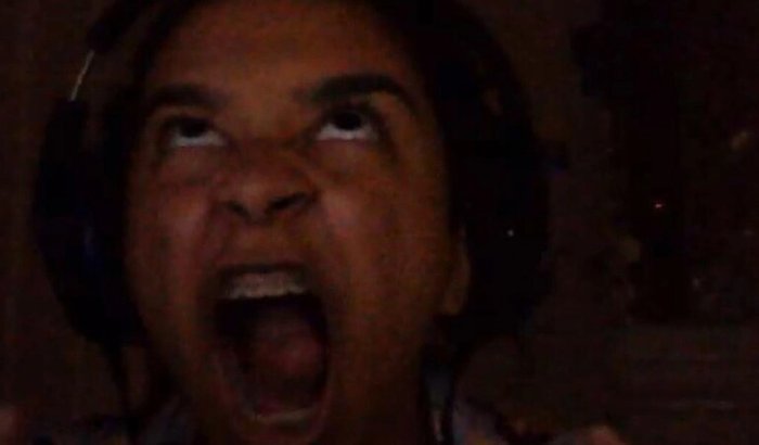 Ajudar a Bruna a pagar os dois meses atrasado do Spotify Premium 