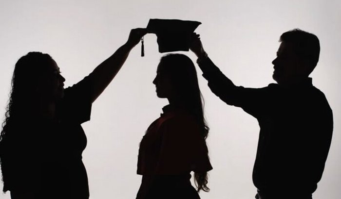 Ela Vai Ser Mãe e Ainda Sonha Com a Faculdade - Apoie o Futuro de Quem Não Quer Desistir.