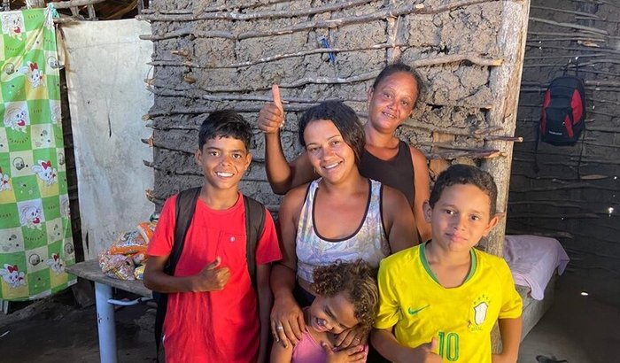 Ajudar a construir a casa do Menino da Água