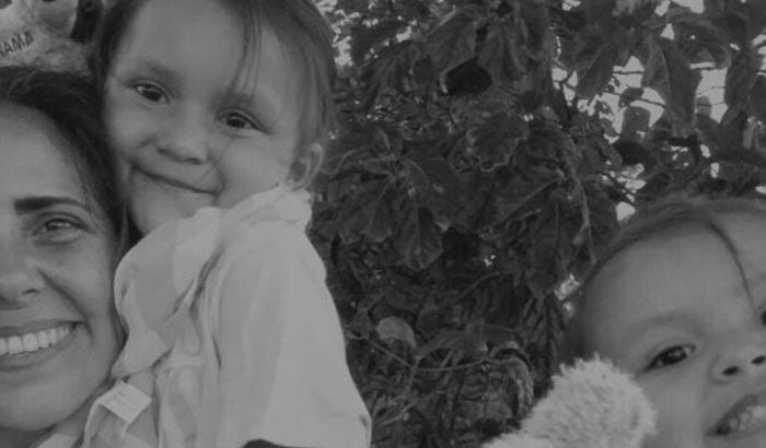 Ajude Manoela Molina e suas filhas voltarem pro Brasil 💚💛💙