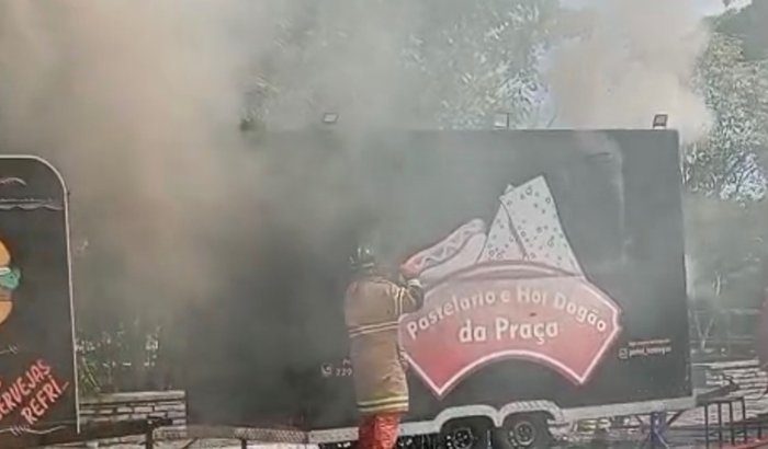 Recomeço da pastelaria e hot dogão da praça 