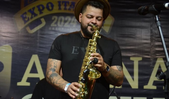 Me ajude a comprar um saxofone profissional para trabalhar