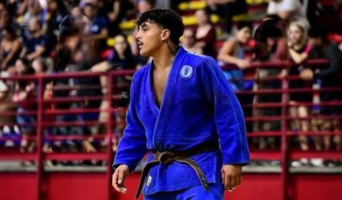 Ajude o Patrick a comprar dois kimonos