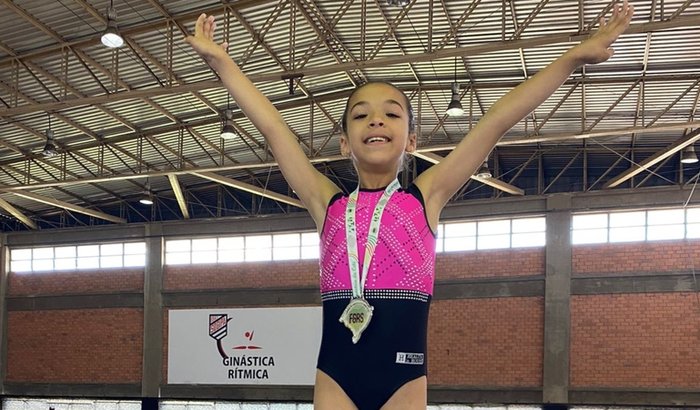 AJUDE A DUDINHA A IR NO TORNEIO NACIONAL DE GINÁSTICA ARTÍSTICA