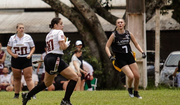 Ajude Cíntia a Andar Sem Dor – Cirurgia Urgente no Joelho Antes que Seja Tarde