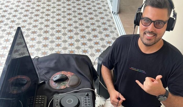 Quem quiser e poder me ajudar na minha carreira musical muito obrigado 😃