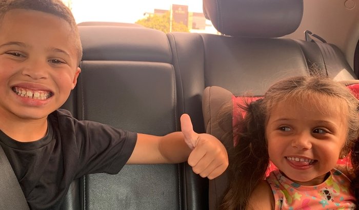 Reforma da casa de duas crianças com ossos de vidro