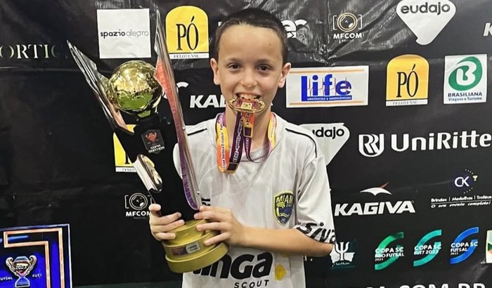 Ajude o Enzo a realizar o sonho de ser jogador de futebol