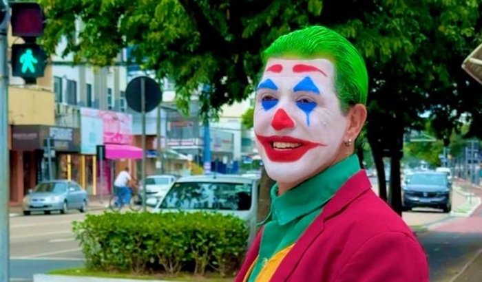 Vakinha para viagem Coringa a trabalho.