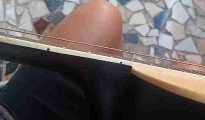 Ajuda para alinhar o violão no luthier