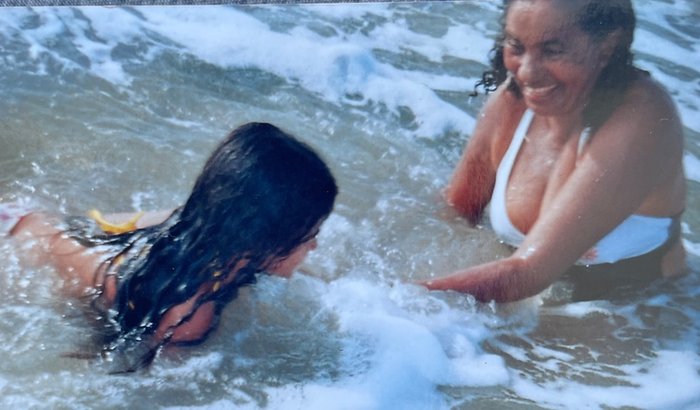 Passagens de ida e volta para a viagem de “lua de mel” do vovô e da vovó.