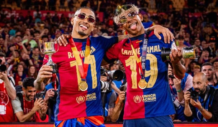 Ajuda para adquirir uma camisa do Barcelona do Raphinha e Yamal.